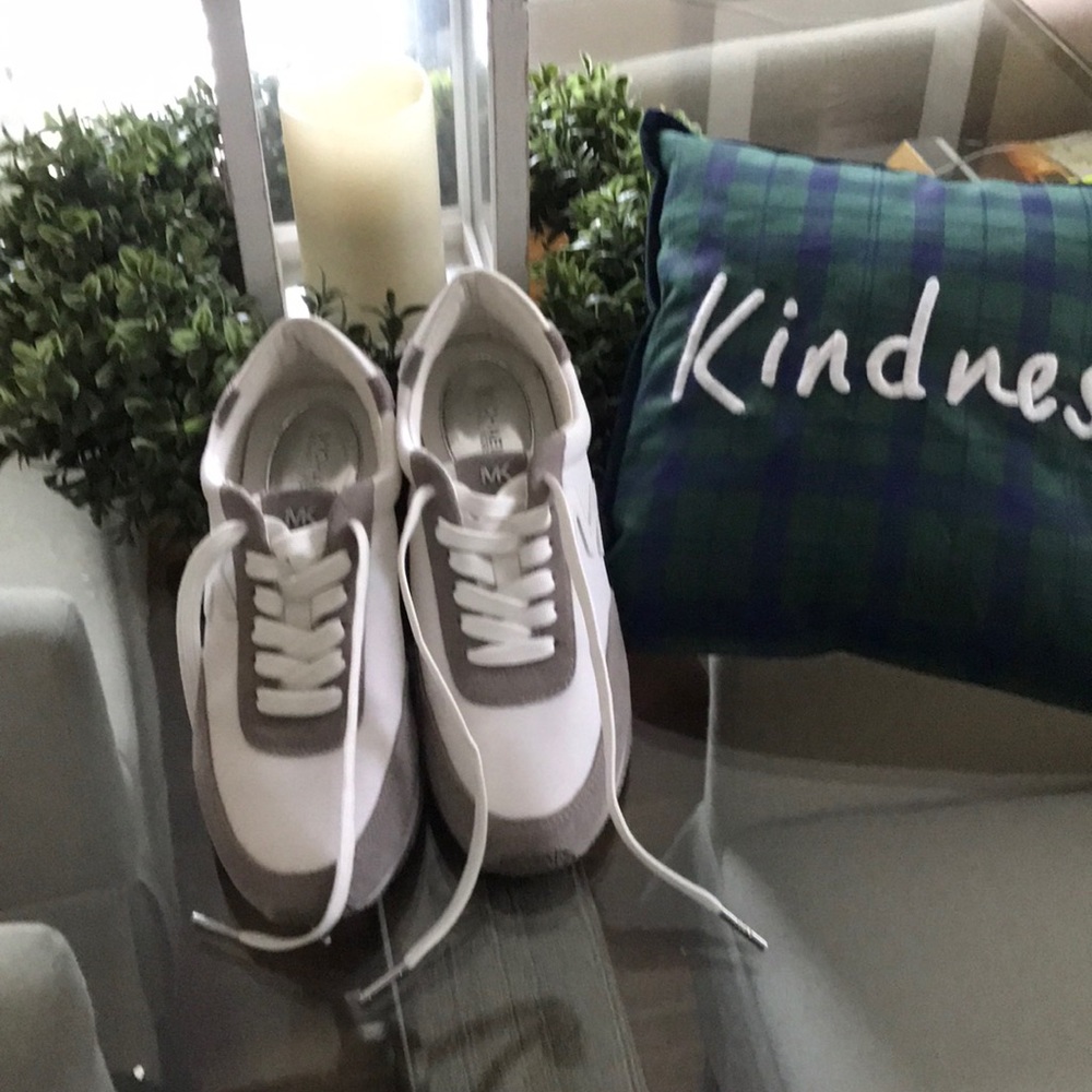 Michael kors sneakers size 6